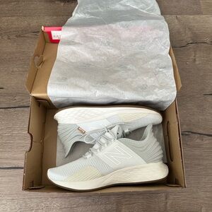 New Balance Women's fresh foam roav White Shoes